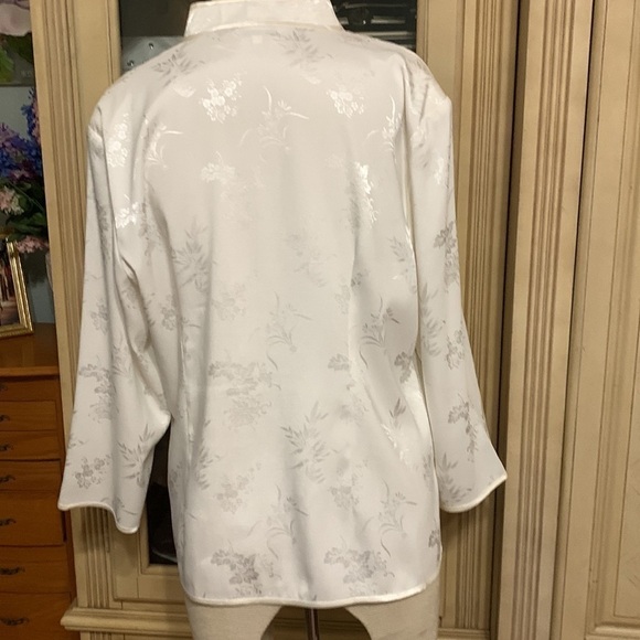 Gorgeous Asian top - Picture 4 of 6